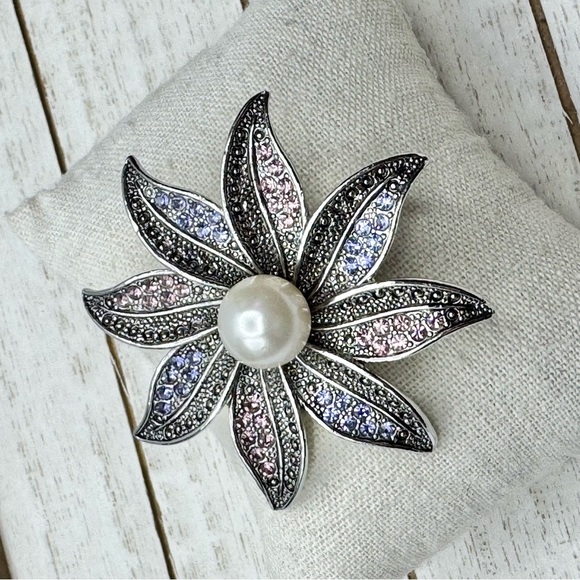 Premier Designs Flower Rhinestone Faux Pearl Silver Pendant Brooch Transformer - Picture 7 of 12